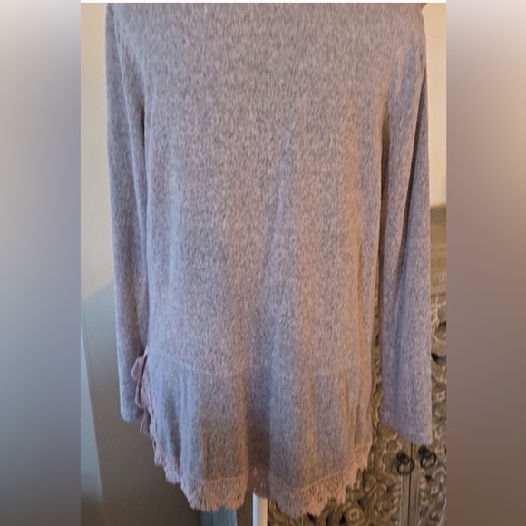 NWT Elegant Lace Trim Long Sleeve Top - Blush Pink and Gray - Picture 3 of 10
